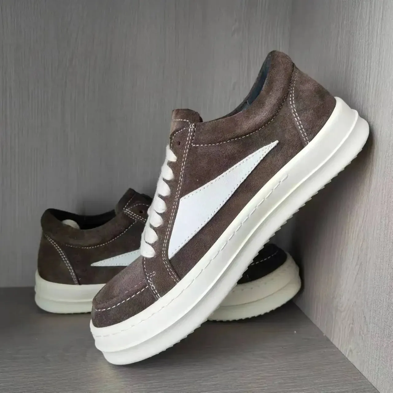 Thick Shoelace Fashion High Top Sneakers